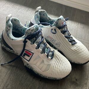 Fila size 8.5 pickleball/tennis shoes